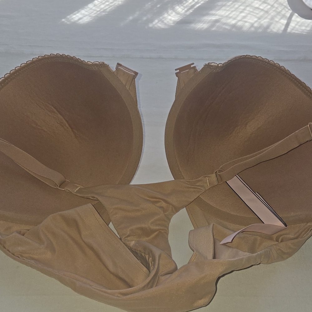 Victoria's Secret Tan Bra - Picture 7 of 7